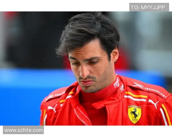 足球14号的传奇之路：从青涩少年到绿茵场上的璀璨明星